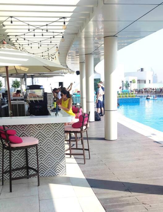 Amazing Apartment With Infinity Pool Dubai Bagian luar foto